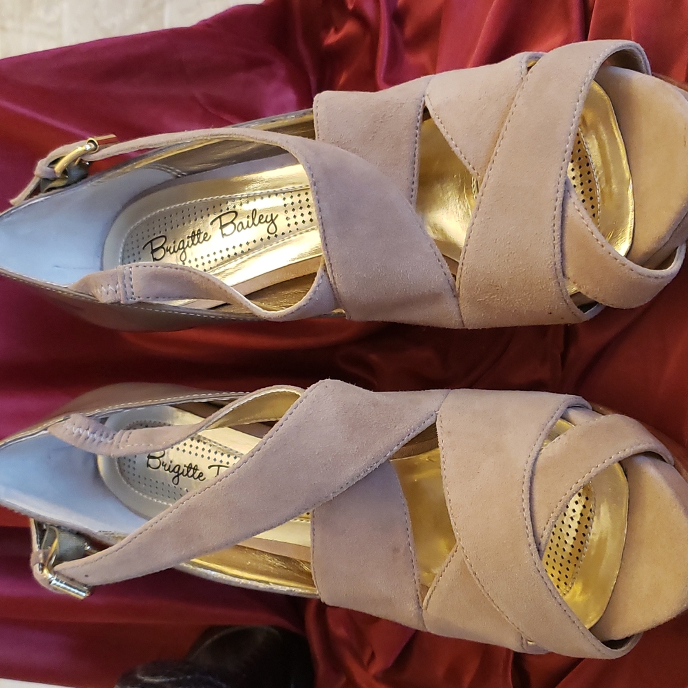 Brigitte Bailey High Heels Platform Sz 8 1/2 New Without Tag.